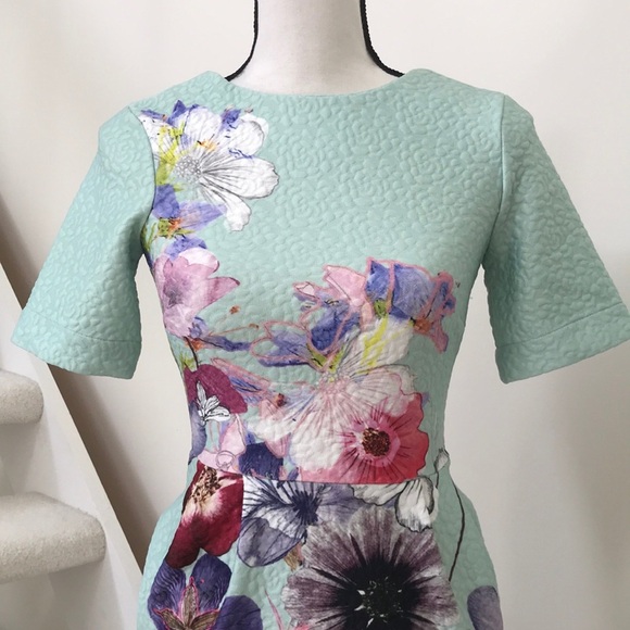 🌸Floral Short-Sleeve Below the Knee Dress🌸, Size S - Picture 3 of 7